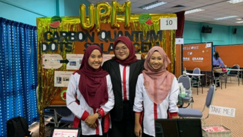 Figure 3: Students at booth innovation exhibition.